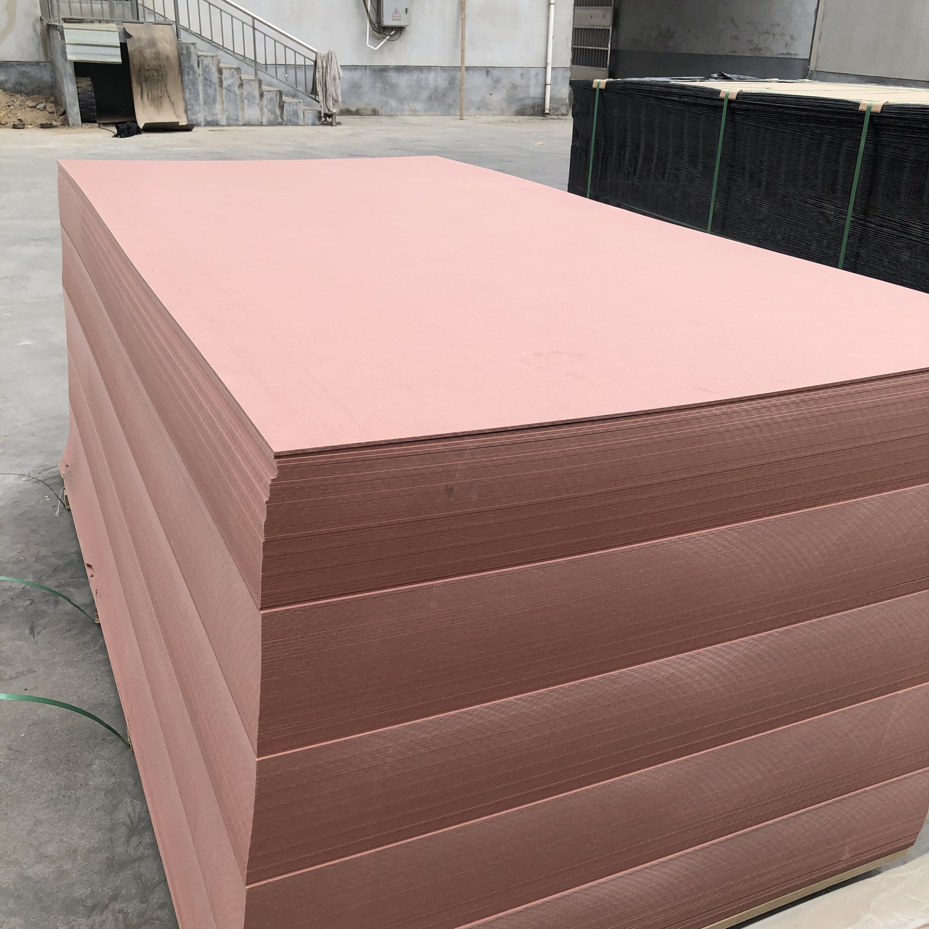 Fire Resistant (FR) MDF Fibreboard for Furniture Indoor Decoration